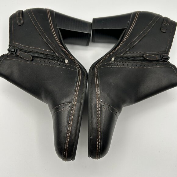 Clarks Artisan Boots 8.5M Black Leather Heeled Low Ankle Booties Cap Toe - Picture 11 of 14